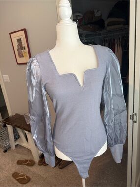 entro Lavender/grey Sheer-Sleeve Square Notch Bodysuit